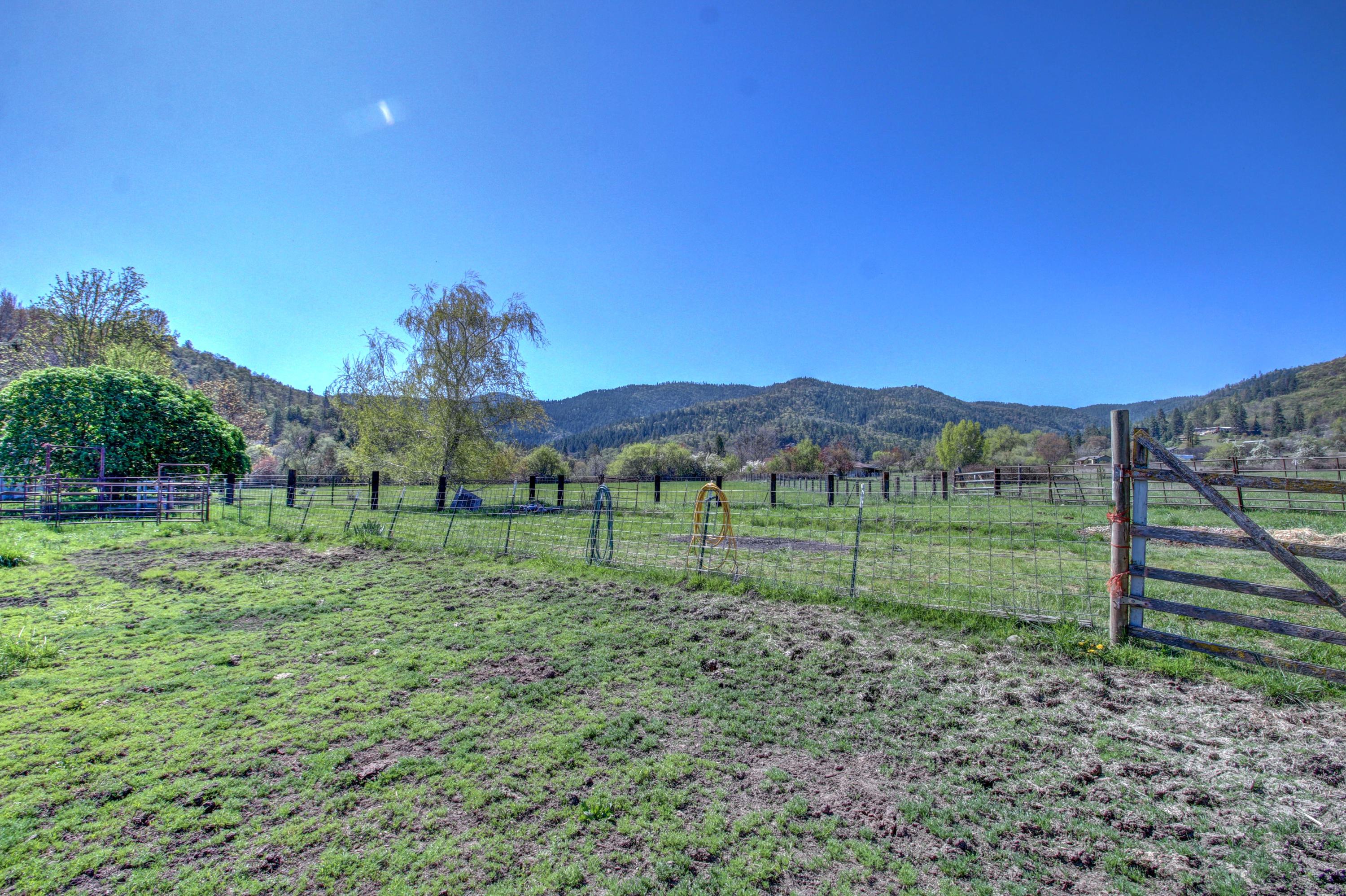 3055 Burrell Road Medford, OR 97501 - Photo 38 of 45 08 Pasture