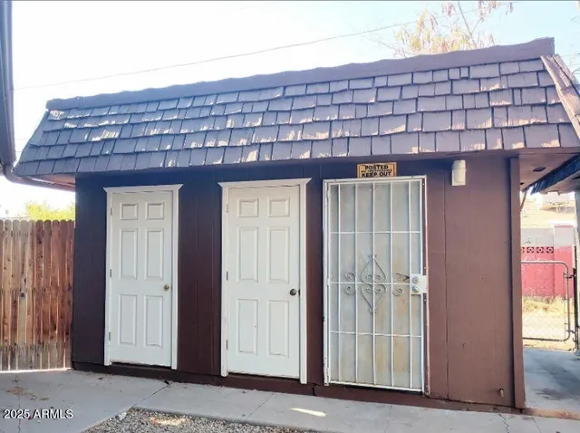 a view of an outdoor space