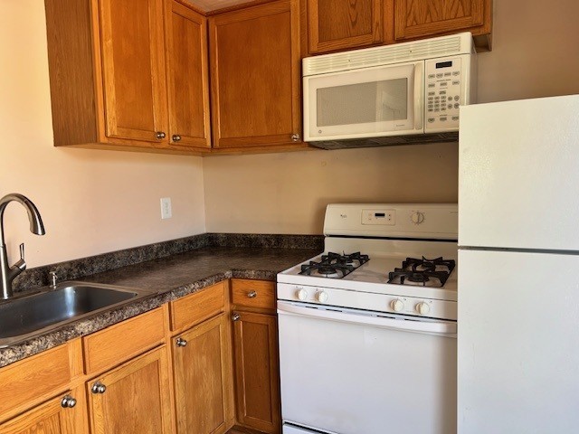 529 West Lincoln Avenue, Unit B Hinckley, IL 60520 - Photo 3 of 9 a utility room with dryer and washer