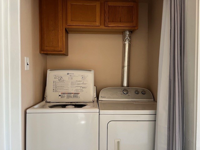 529 West Lincoln Avenue, Unit B Hinckley, IL 60520 - Photo 8 of 9 a utility room with dryer and washer