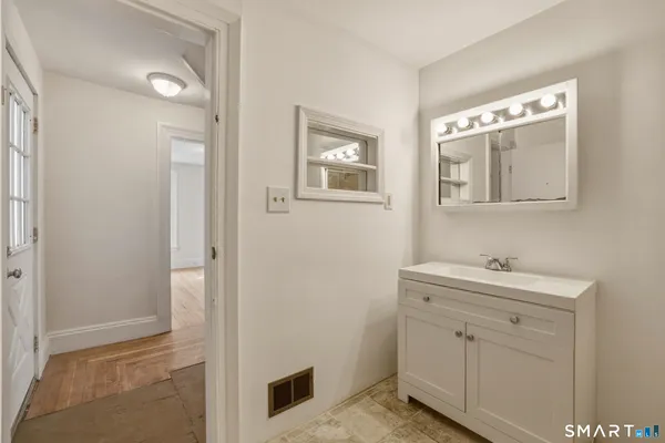 $1,950 | 784 Howard Avenue, Bridgeport, CT 06605