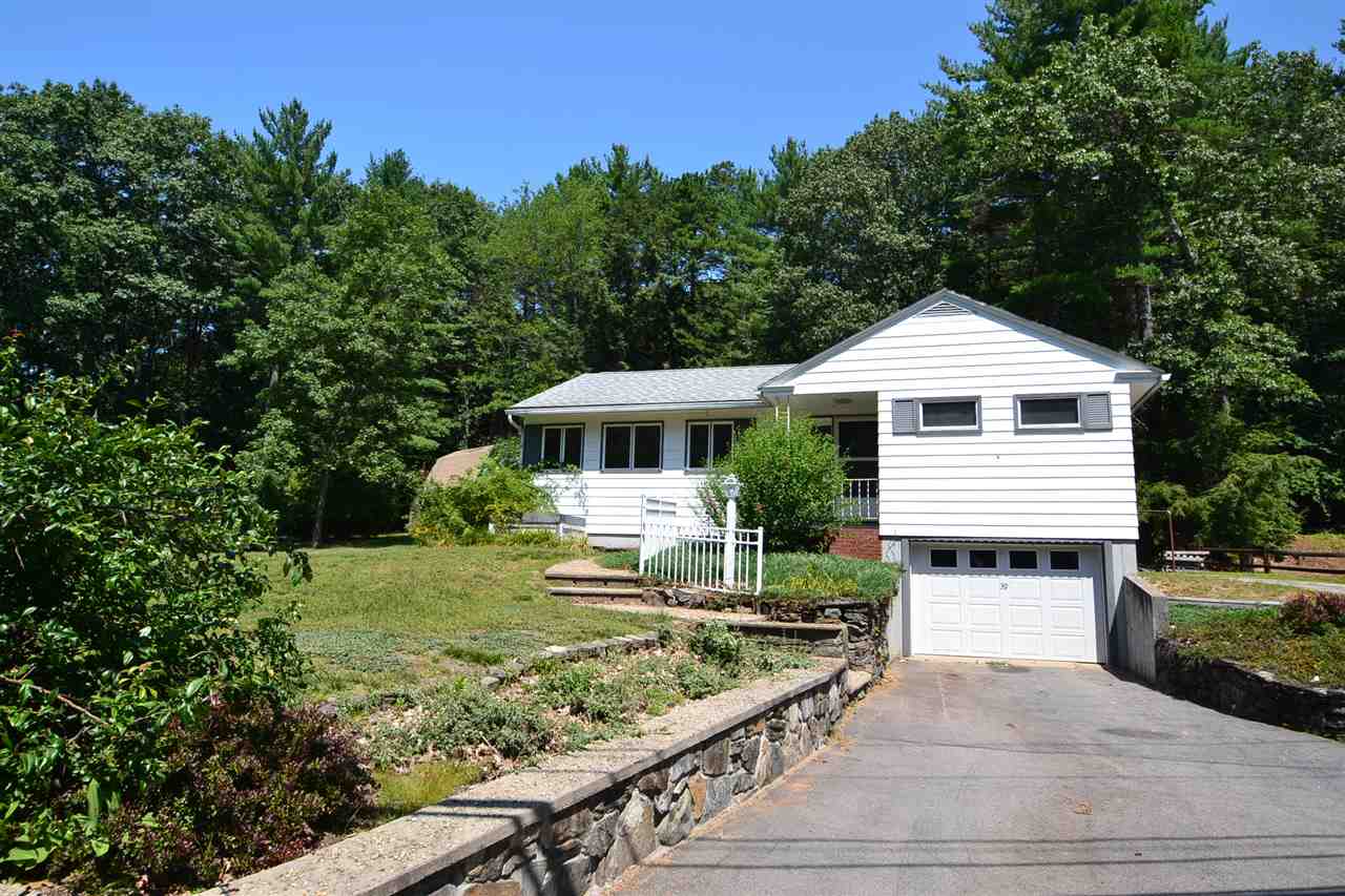 39 Oak Street Rochester, NH 03839 - Photo 1 of 27
