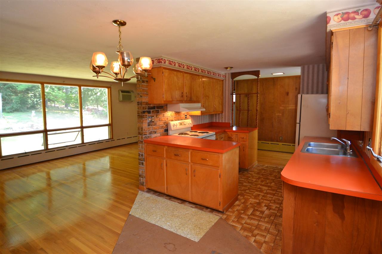39 Oak Street Rochester, NH 03839 - Photo 12 of 27