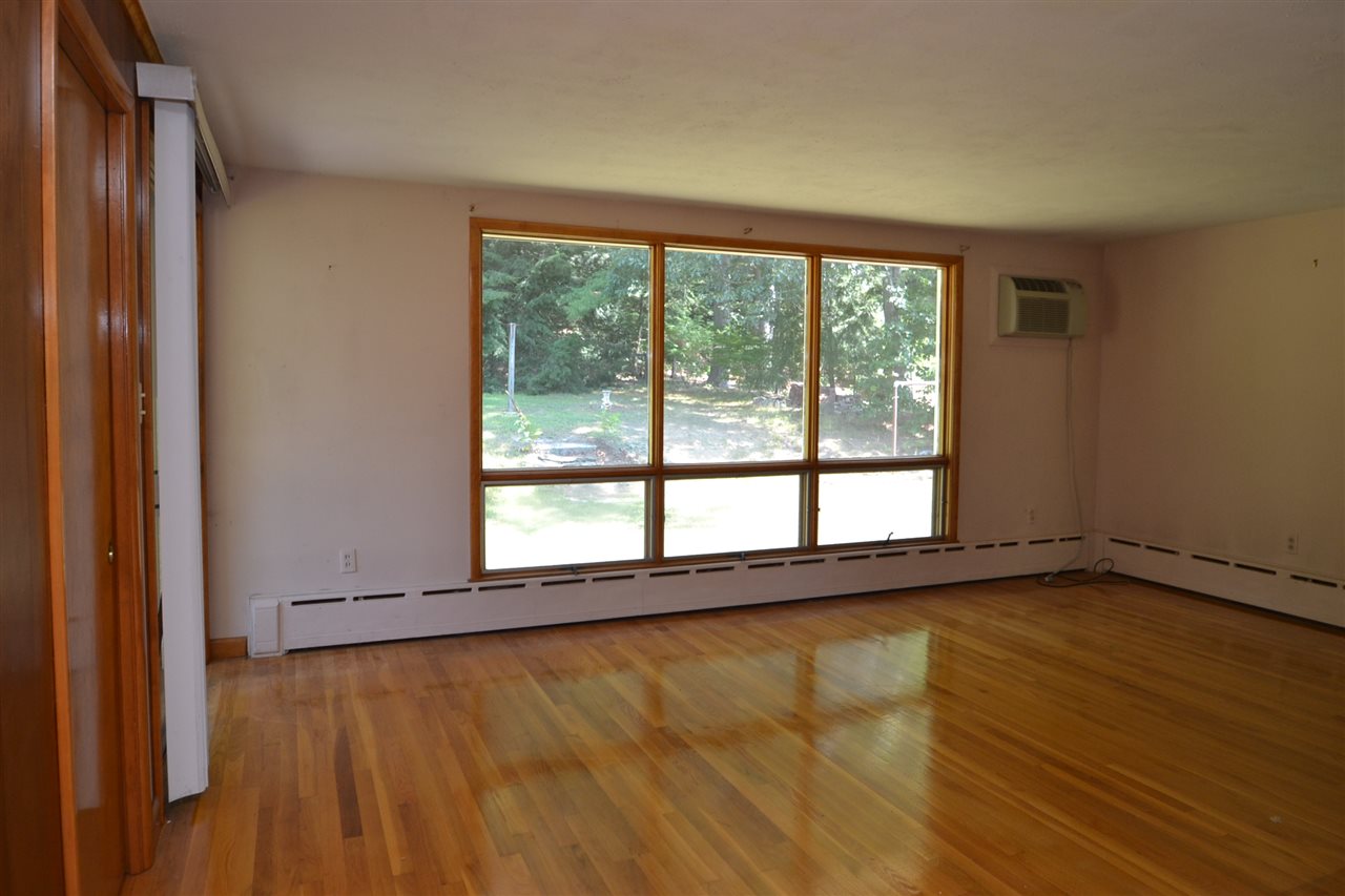 39 Oak Street Rochester, NH 03839 - Photo 7 of 27