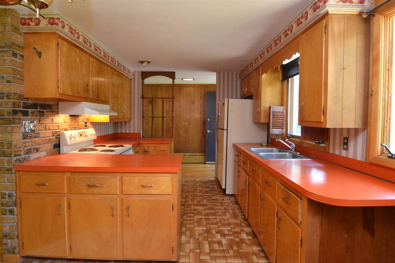 39 Oak Street Rochester, NH 03839 - Photo 10 of 27