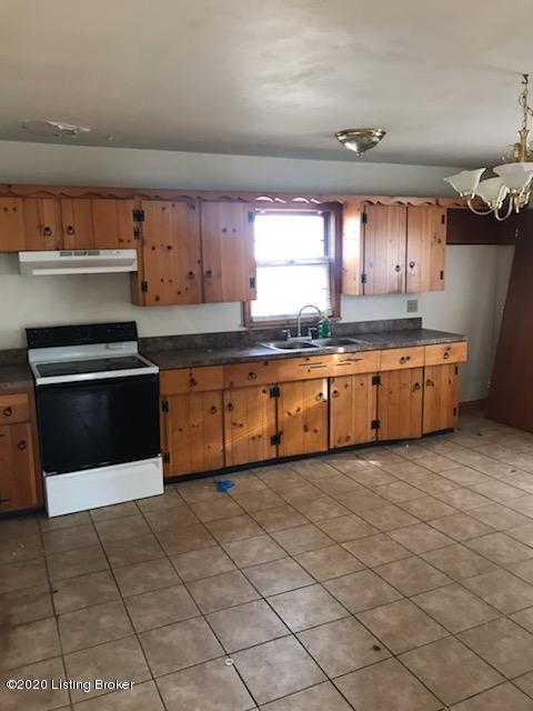 4625 Dover Road Louisville, KY 40216 - Photo 3 of 17 IMG_2261