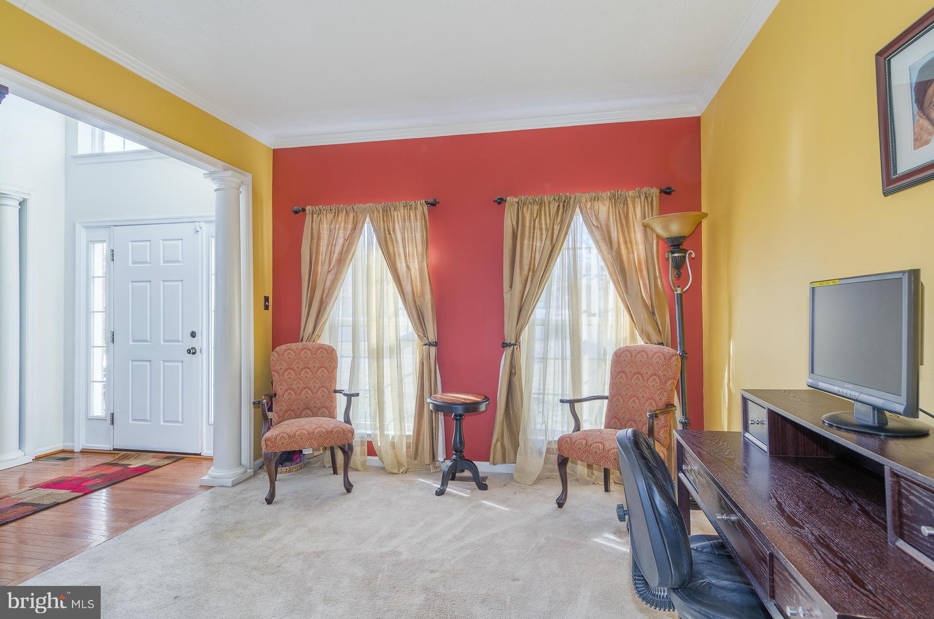 8911 Avondale Road Baltimore, MD 21234 - Photo 3 of 30 Living Room