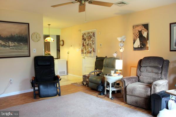 317 Rancocas Boulevard Mount Laurel, NJ 08054 - Photo 4 of 19 Living room