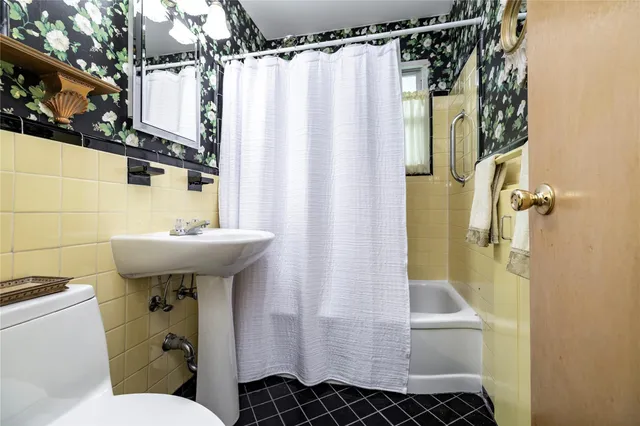 $328,000 | 82-25 268th Street, Unit 175B | Floral Park