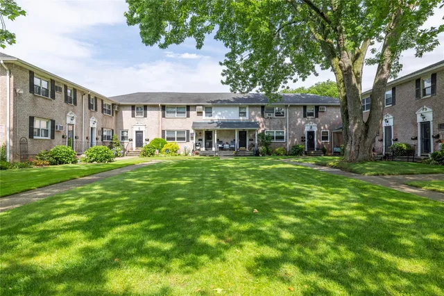 $328,000 | 82-25 268th Street, Unit 175B | Floral Park