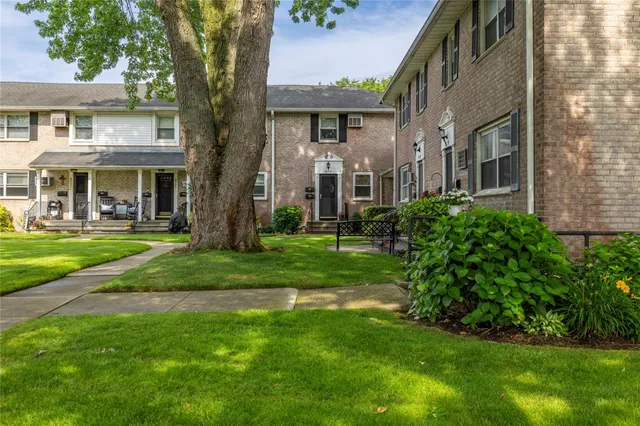 $328,000 | 82-25 268th Street, Unit 175B | Floral Park