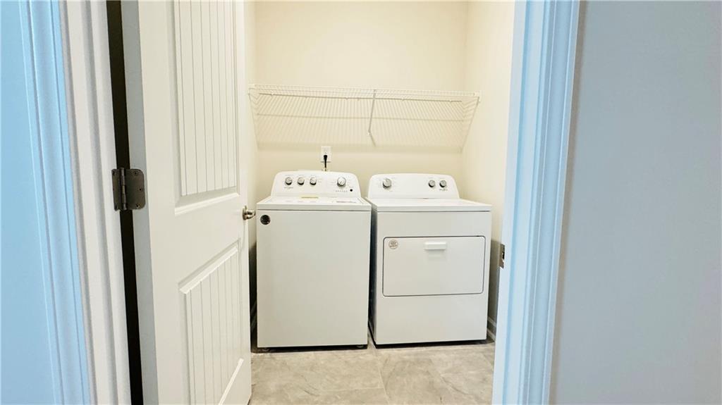 5114 Tulip Square Acworth, GA 30101 - Photo 11 of 36 a utility room with dryer and washer