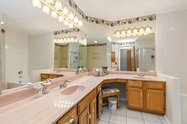 $350,000 | 133 White Branch Court South, Unit 133, Schaumburg, IL 60107