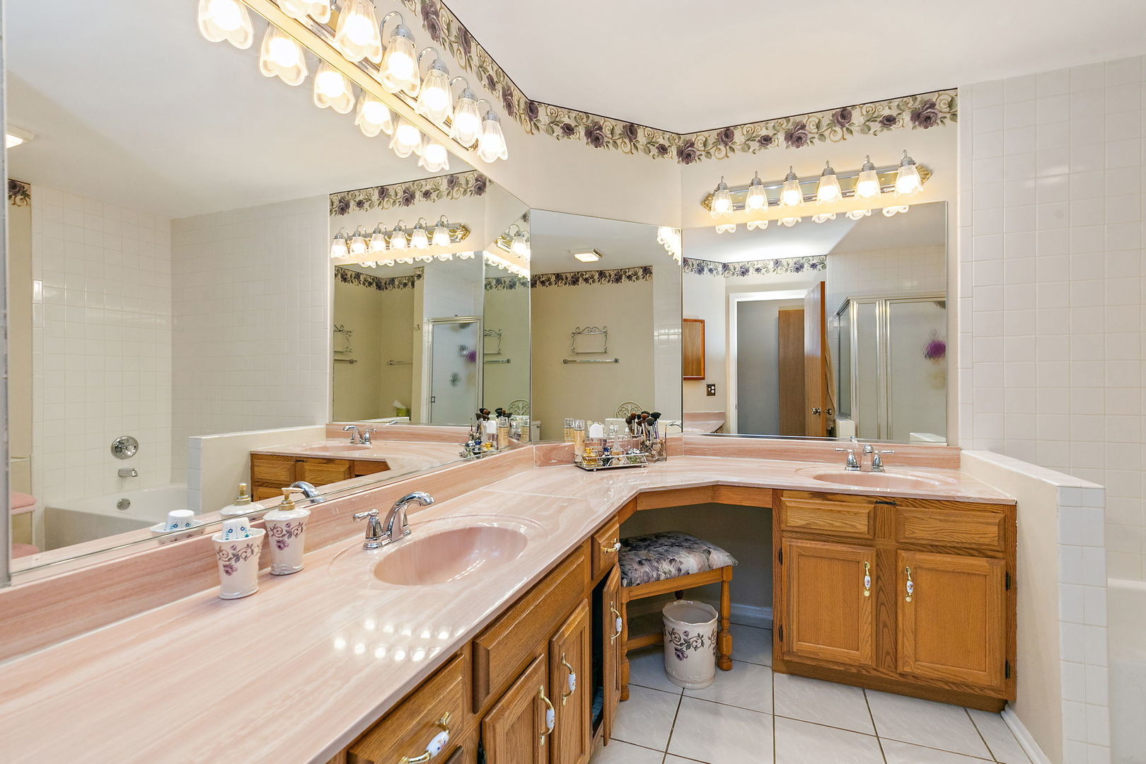 133 White Branch Court South, Unit 133 Schaumburg, IL 60107 - Photo 18 of 27 a bathroom with a sink double vanity and a mirror