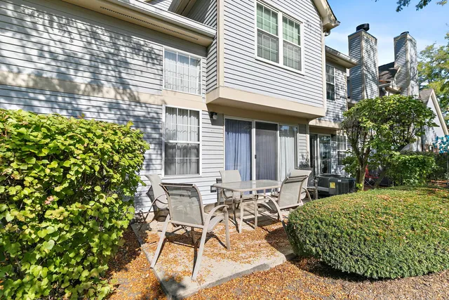 $350,000 | 133 White Branch Court South, Unit 133, Schaumburg, IL 60107