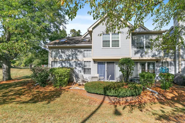 $350,000 | 133 White Branch Court South, Unit 133, Schaumburg, IL 60107