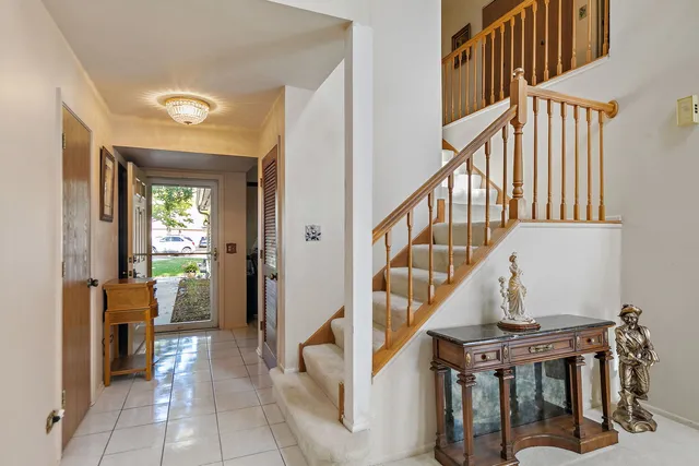 $350,000 | 133 White Branch Court South, Unit 133, Schaumburg, IL 60107