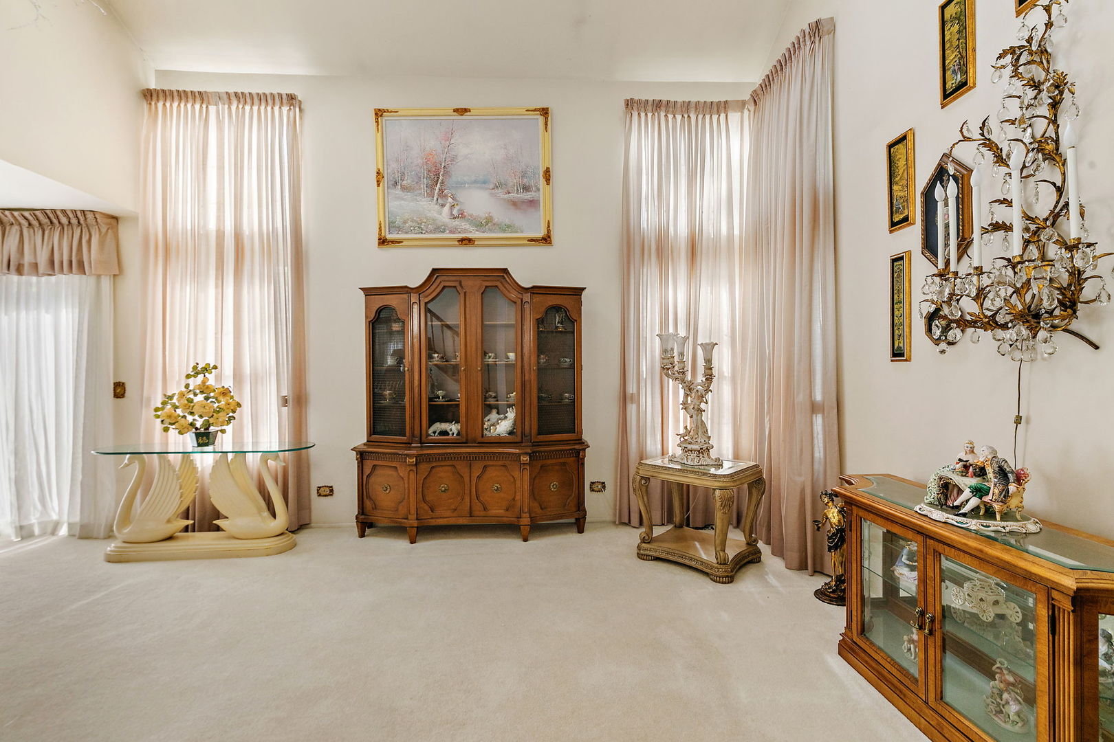 133 White Branch Court South, Unit 133 Schaumburg, IL 60107 - Photo 4 of 27 a view of front door with workspace