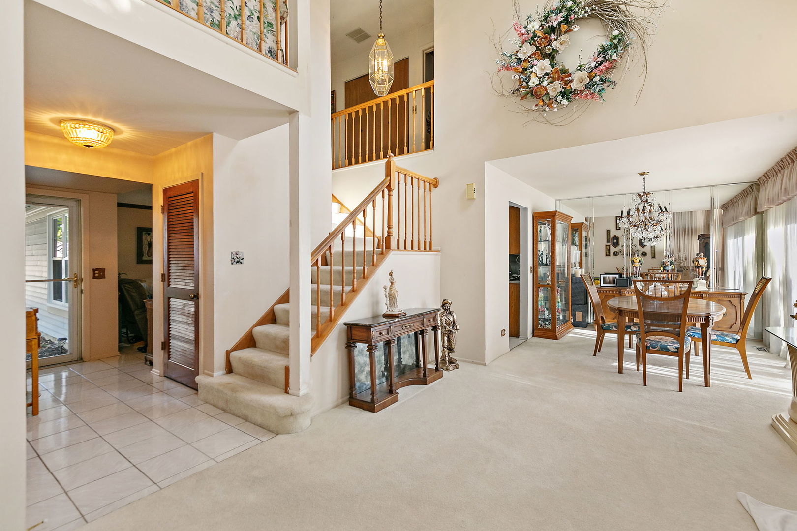 133 White Branch Court South, Unit 133 Schaumburg, IL 60107 - Photo 6 of 27 a view of a livingroom with furniture and a chandelier