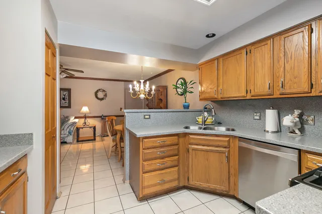 $350,000 | 133 White Branch Court South, Unit 133, Schaumburg, IL 60107
