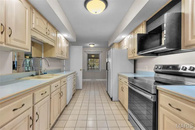 $340,000 | 2020 Cambridge Drive, Cape Girardeau, MO 63701