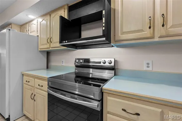 $319,000 | 2020 Cambridge Drive, Cape Girardeau, MO 63701