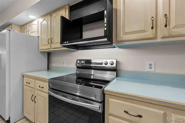 $340,000 | 2020 Cambridge Drive, Cape Girardeau, MO 63701