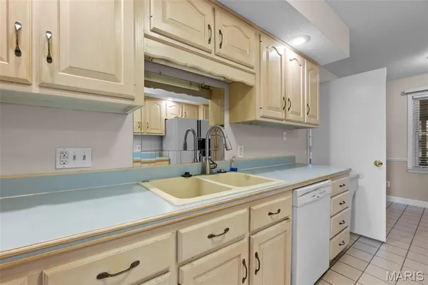 $319,000 | 2020 Cambridge Drive, Cape Girardeau, MO 63701