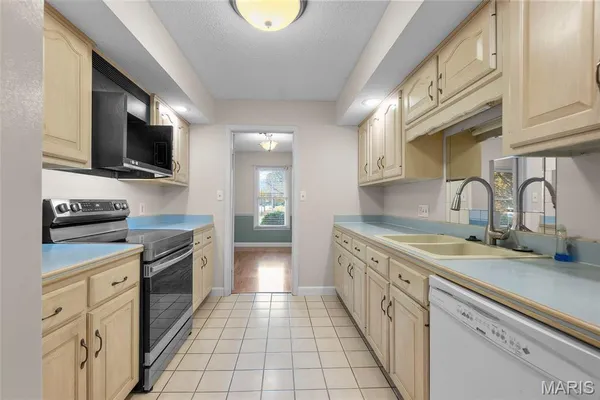 $319,000 | 2020 Cambridge Drive, Cape Girardeau, MO 63701