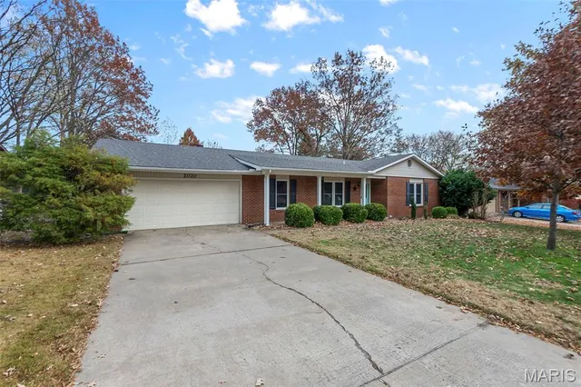 $340,000 | 2020 Cambridge Drive, Cape Girardeau, MO 63701