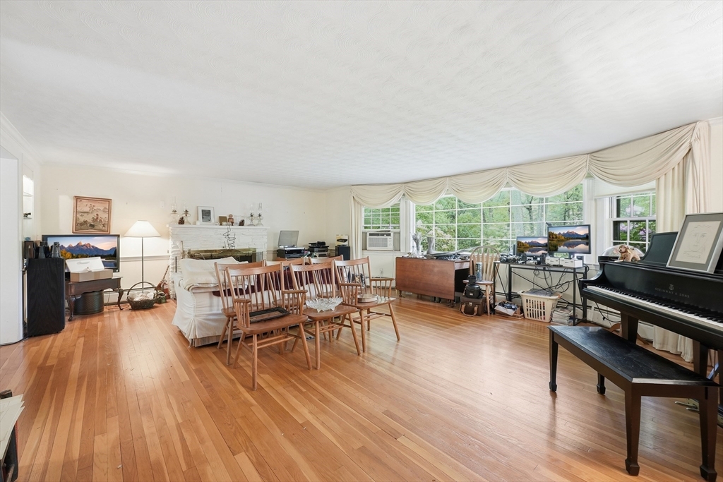 95 Woodridge Road Wayland, MA 01778 - Photo 2 of 38 Gallery Image 2