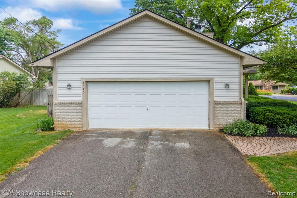 3615 Moberly Road Commerce Township, MI 48382 - Photo 4 of 28