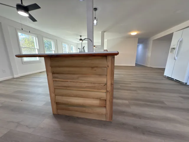 a view of entryway and kitchen