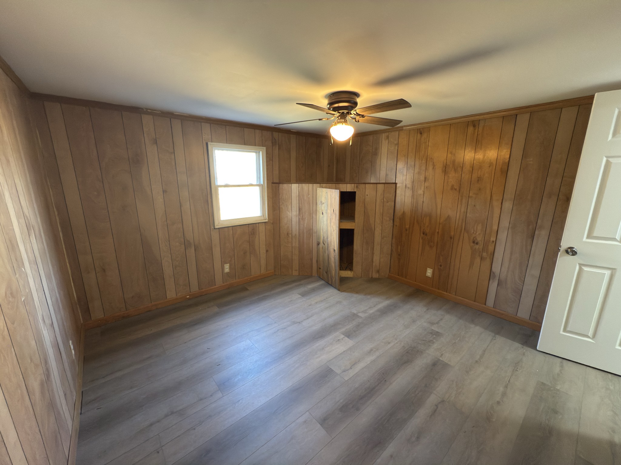 2000 Myers Cove Road McMinnville, TN 37110 - Photo 55 of 76 a view of empty room with wooden floor and fan