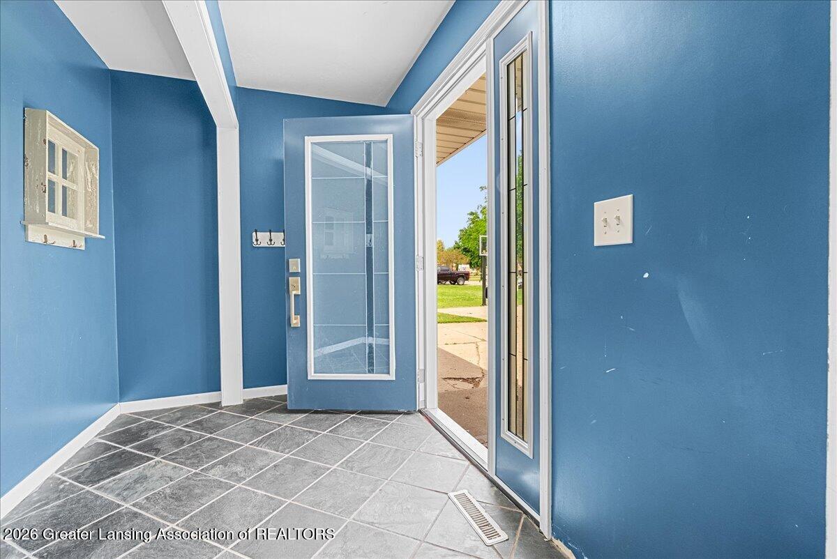 102 Wicklow Road Eaton Rapids, MI 48827 - Photo 5 of 42 06-Media Jett - 01