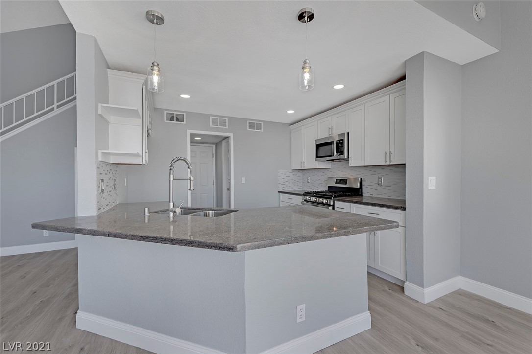 7238 Walnut Ridge Circle Las Vegas, NV 89119 - Photo 3 of 23 Gallery Image 3