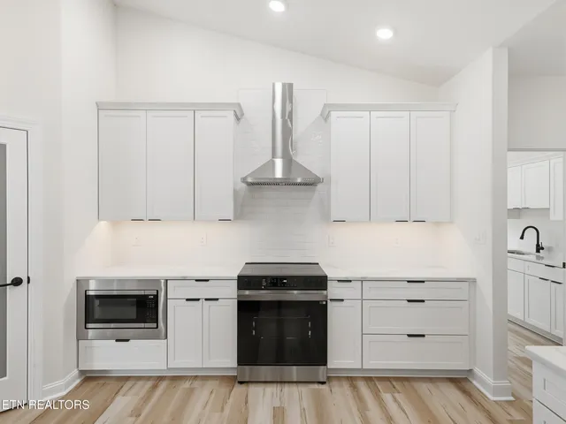 $518,000 | 180 Kahite Greens Place, Vonore, TN 37885