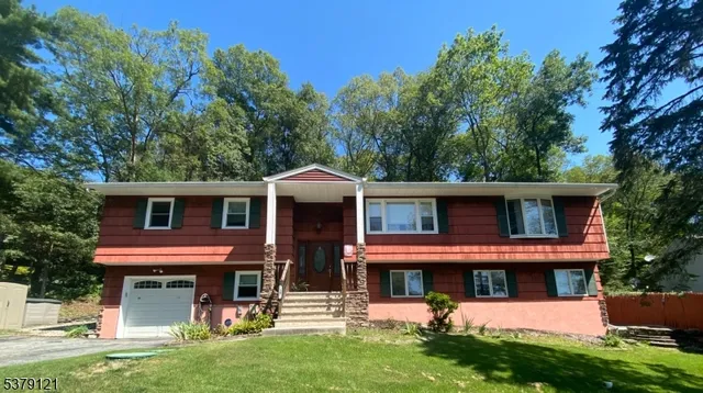 $435,000 | 10 Christine Place, Vernon, NJ 07462