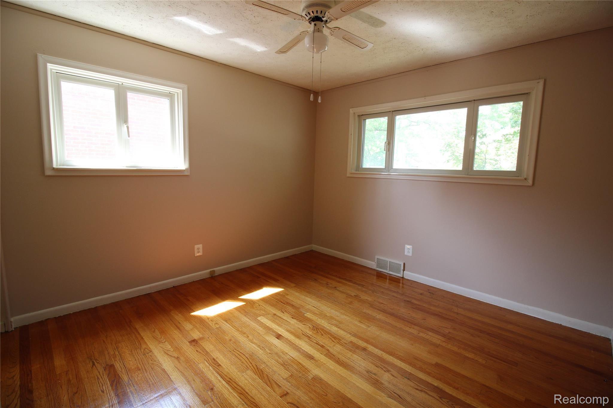 8067 Pardee Road Taylor, MI 48180 - Photo 14 of 31 IMG_7673.JPG