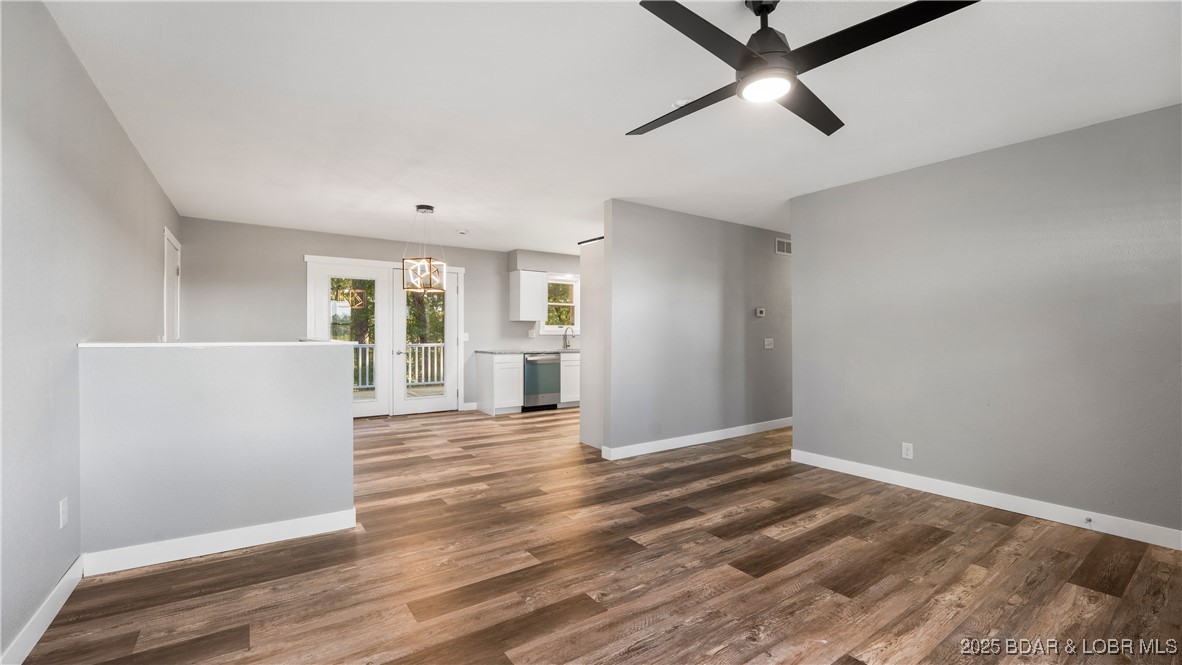 258 State Route West Eldon, MO 65026 - Photo 7 of 47 Living Room