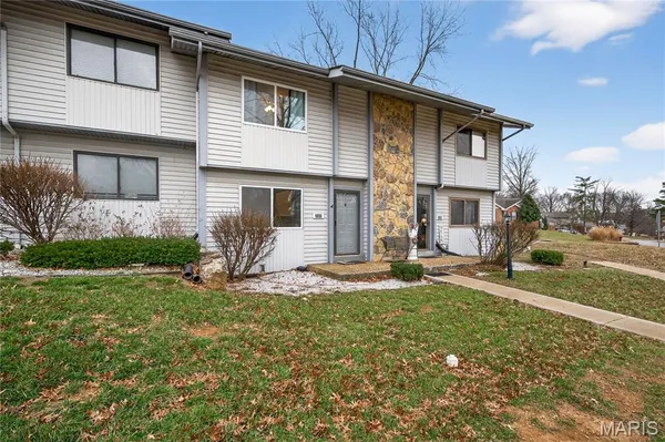 $158,000 | 2305 Gascony Drive, Unit 2305, Lake St. Louis, MO 63367