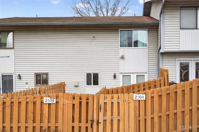 $165,000 | 2305 Gascony Drive, Unit 2305, Lake St. Louis, MO 63367