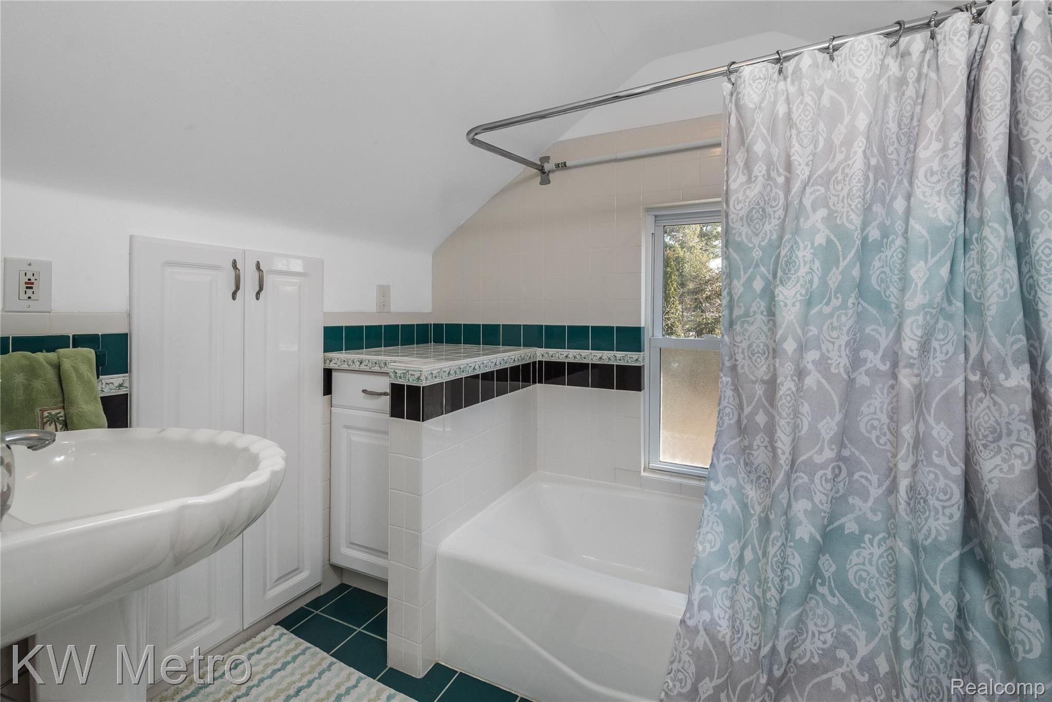 2014 Crooks Road Royal Oak, MI 48073 - Photo 20 of 22 DSC_7928.jpg