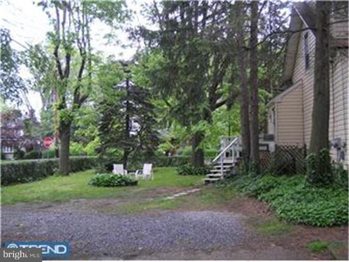 2035 Edgely Road Levittown, PA 19057 - Photo 4 of 21 Side Yard