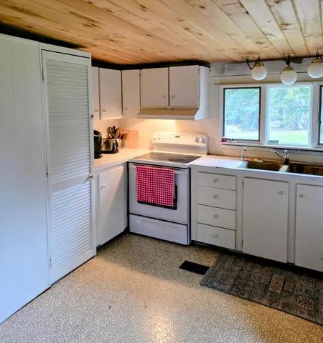 $325,000 | 40749 County Road 612, Nashwauk, MN 55769