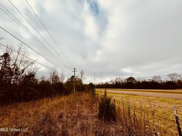$589,000 | 1 Southeast Frontage Road, Winona, MS 38967