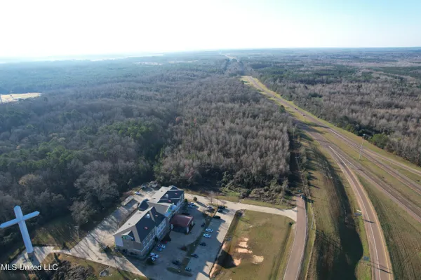 $589,000 | 1 Southeast Frontage Road, Winona, MS 38967