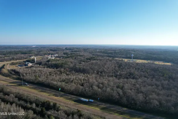 $589,000 | 1 Southeast Frontage Road, Winona, MS 38967