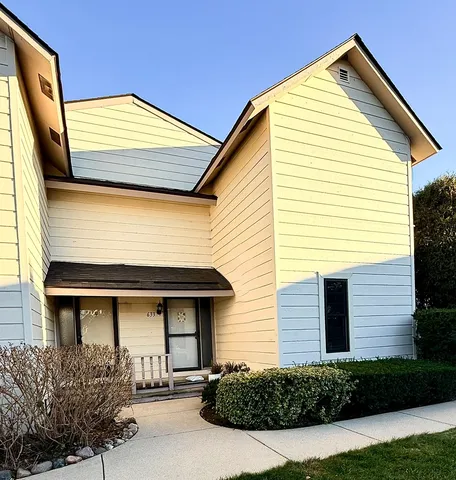 $2,100 | 633 Chip Court, Gurnee, IL 60031