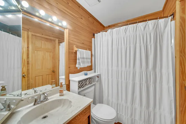 $2,100 | 633 Chip Court, Gurnee, IL 60031